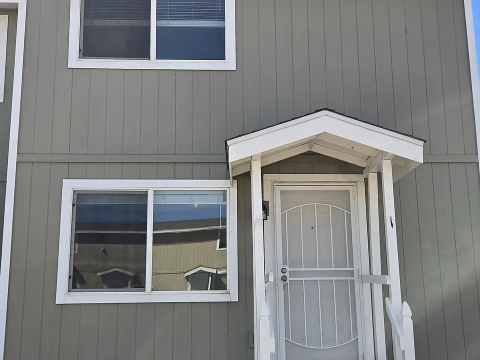 1264 Redwood Cir #1