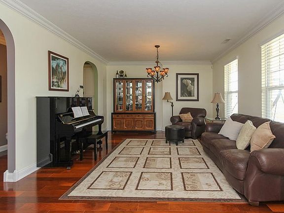 3rd image of 13833 Oliver Ln