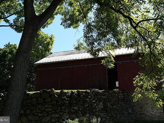 5th image of 2571 Hill Rd