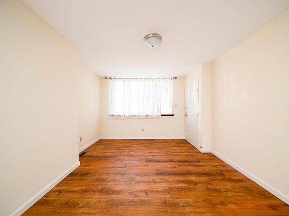 4th image of 2218 Fitzwater St #A