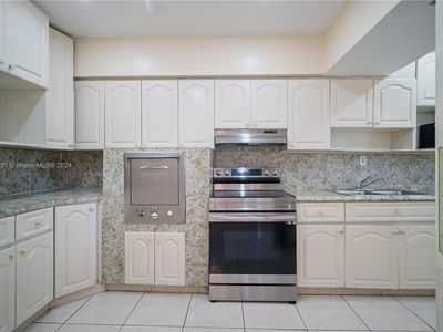 555 NE 157th St, Miami, FL, 33162