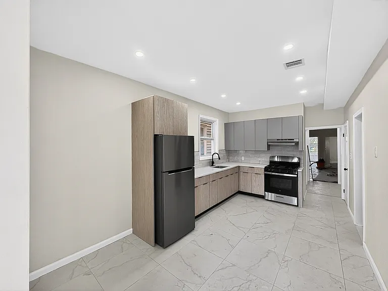 345 Walnut St #3R — Photo 29