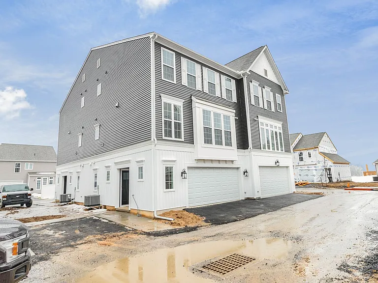 3117 Stall Ln — Photo 9