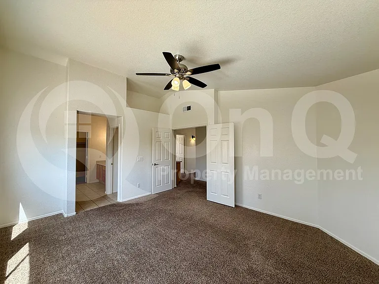 6321 E Roland St — Photo 20