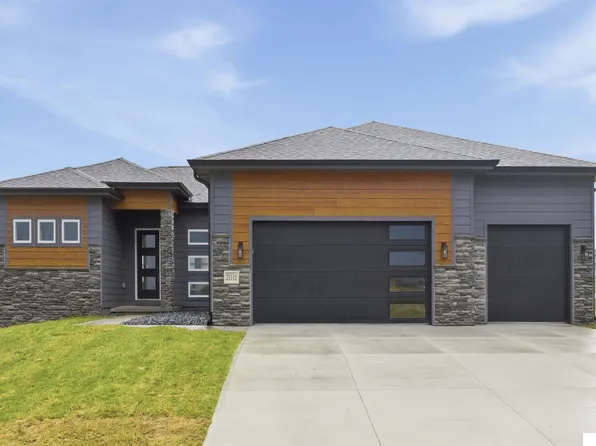 21115 Alex Ave, Elkhorn, NE 68022