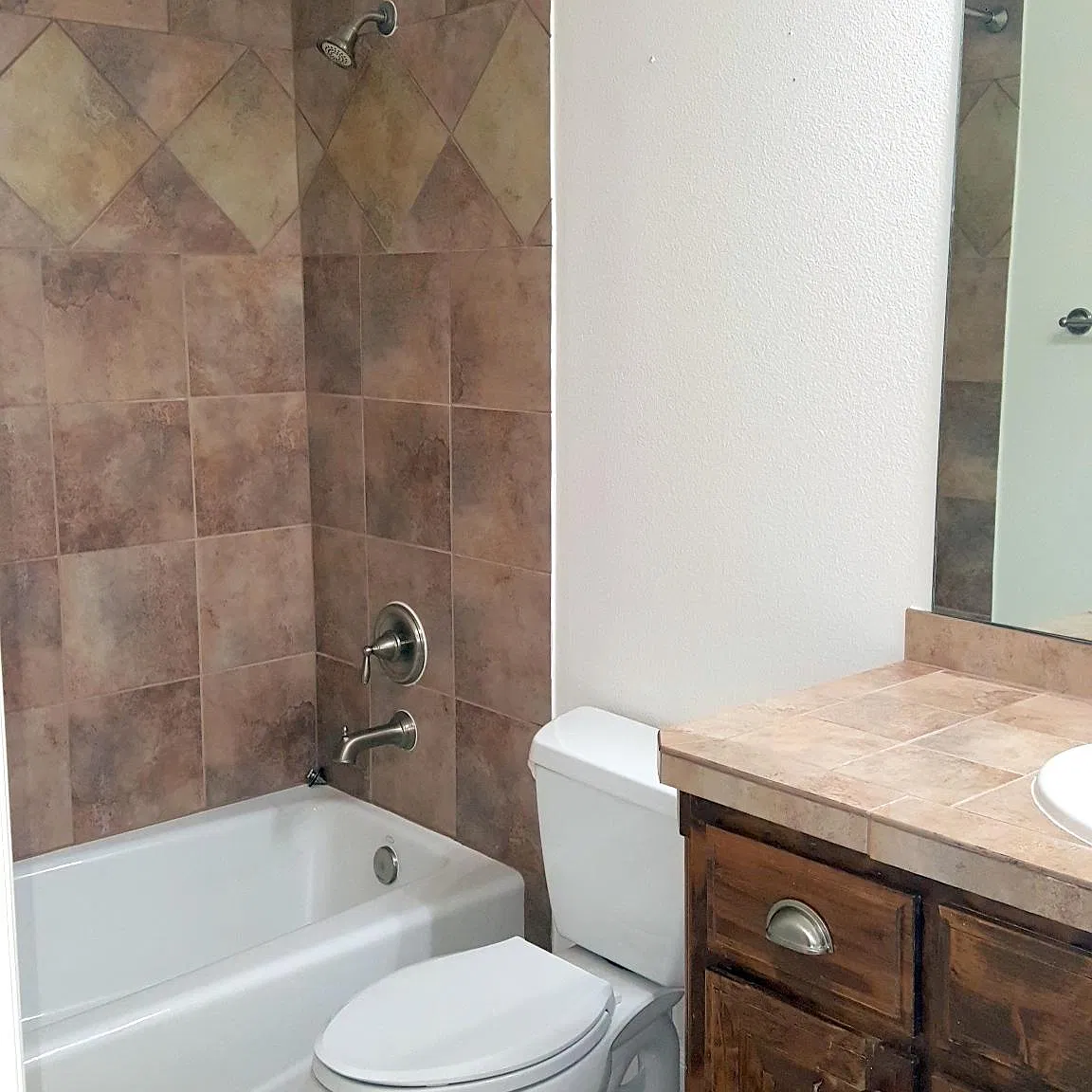 3 bed, 2.5 bath, 2415 sqft, $2,895 — Photo 4