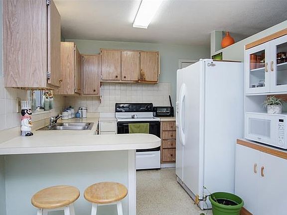 5th image of 901 42nd Ave NE