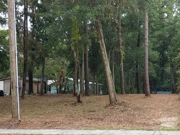 905 N Caswell Ave, Southport, NC 28461