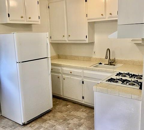 3rd image of 3318 I St APT 8