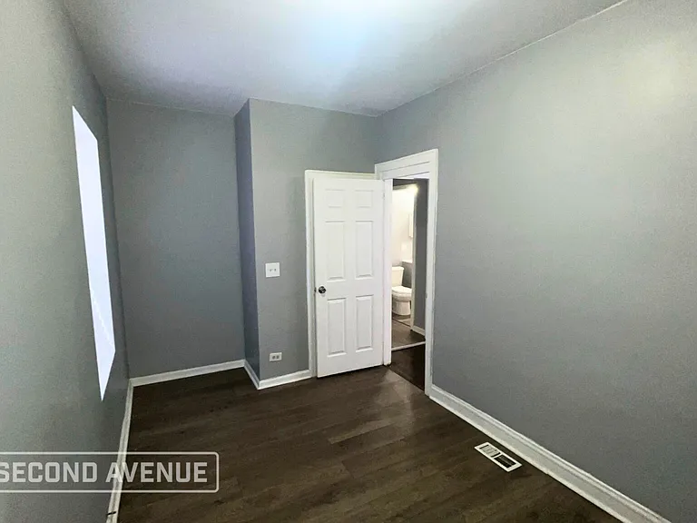 7555 S Prairie Ave — Photo 4