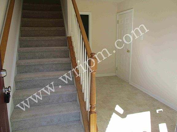 4th image of 401 Dogwood St