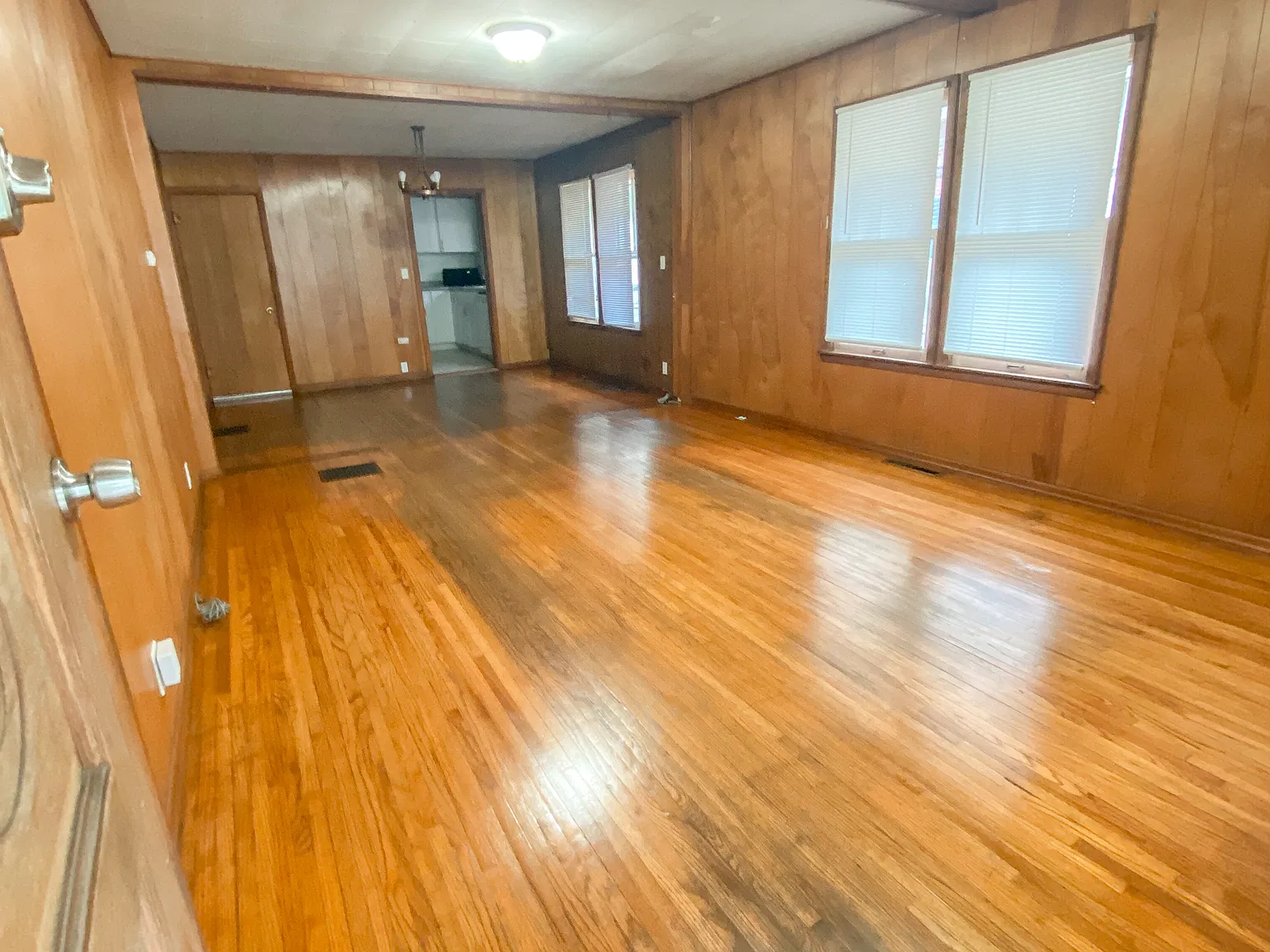 3 bed, 1276 sqft, $2,235 — Photo 2