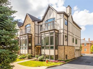 2407 Derbyshire Ct, Cleveland Heights, OH 44106