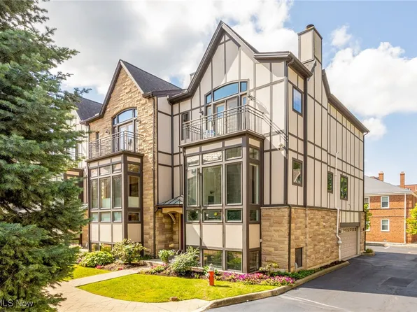 2407 Derbyshire Ct, Cleveland Heights, OH 44106