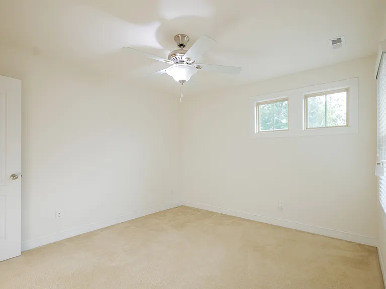 411 Alamosa Pl — Photo 35