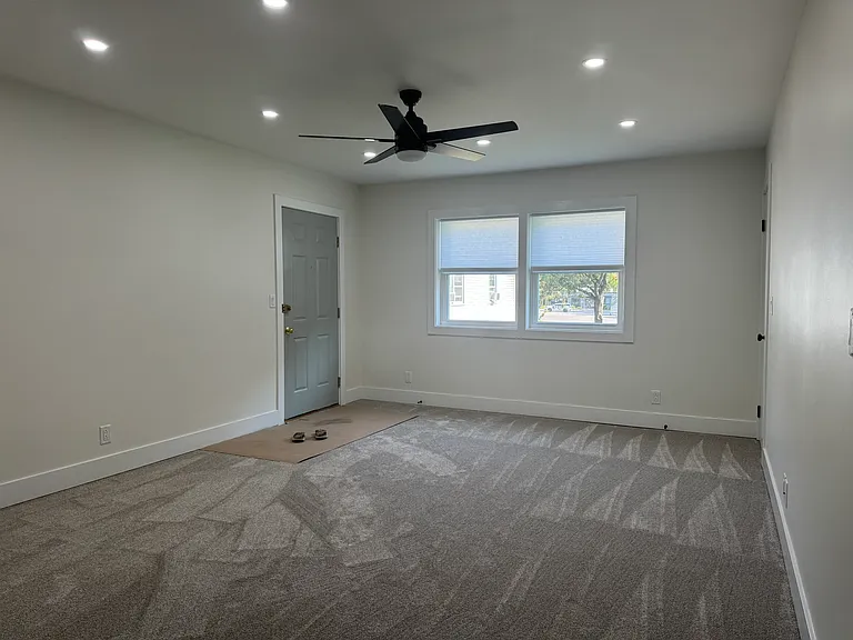124 Sherwood Sq #124 — Photo 5