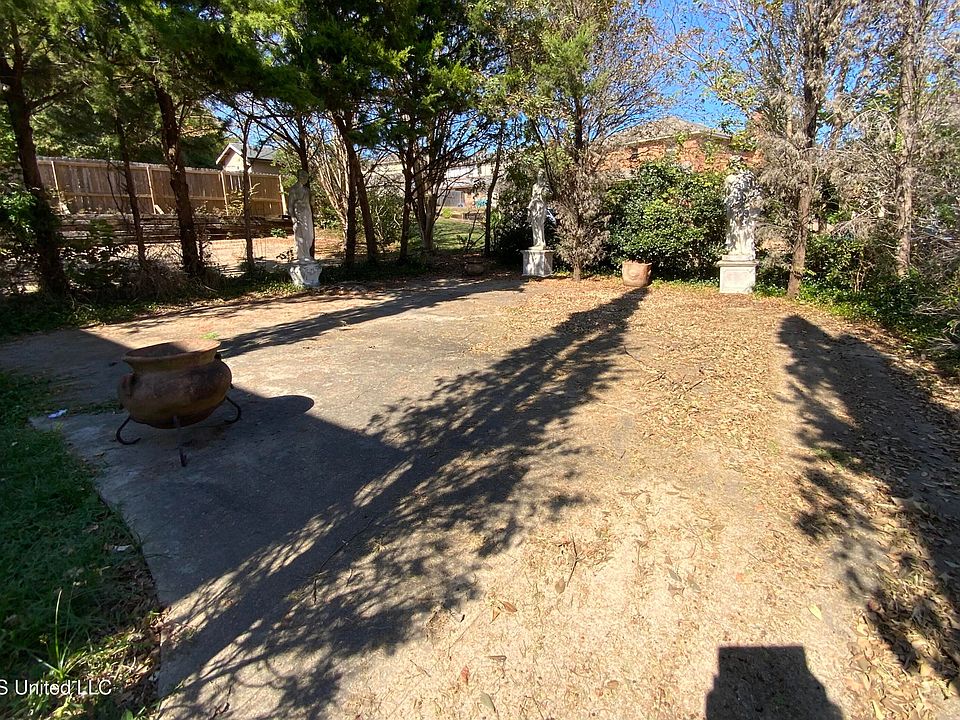 2nd image of 740 Wicklow Pl #B
