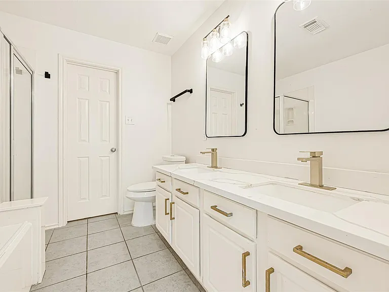 146 S Walden Elms Cir — Photo 22