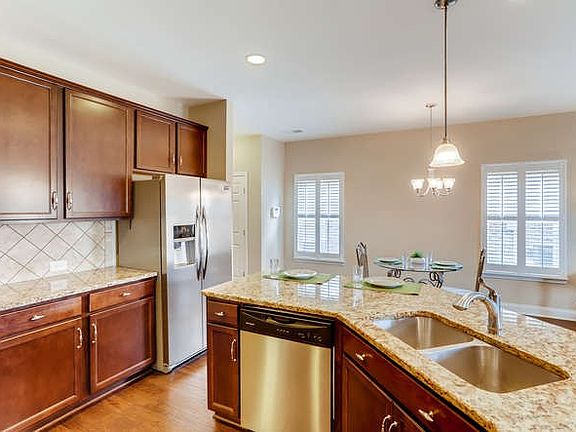 4th image of 1027 Waterstone Dr