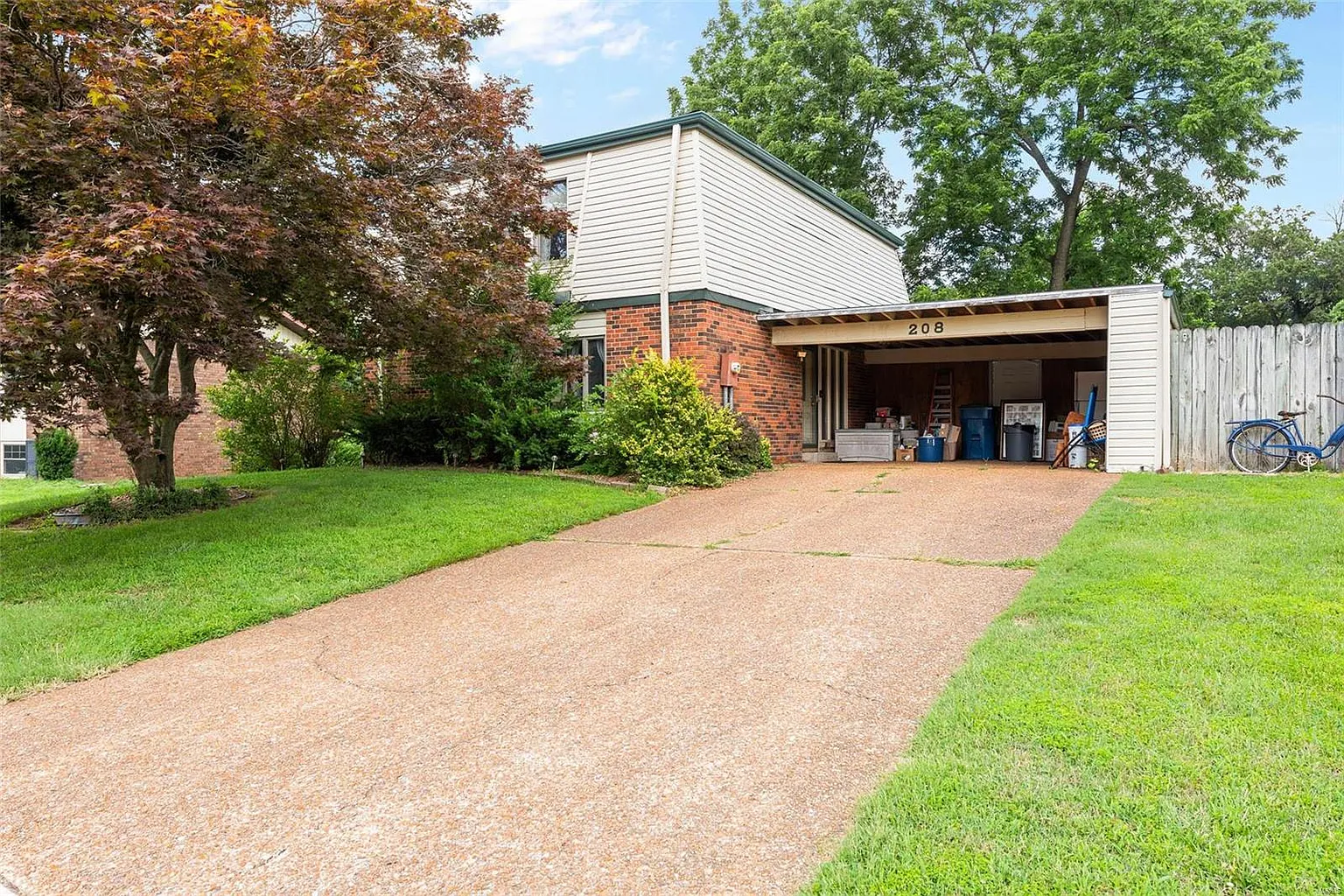 208 Coral Dr photo 1