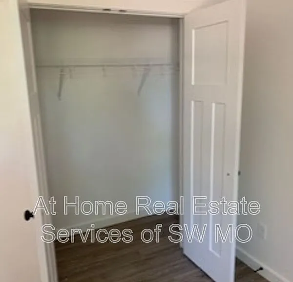 2028 S Lone Pine Ave — Photo 13