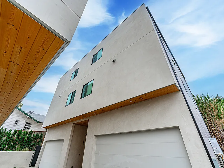 1342 Portia St — Photo 35