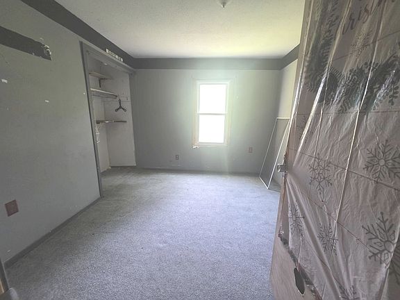 2nd image of 405 Marion St