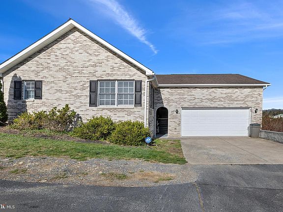 3rd image of 41 Deaken Cir #B-6