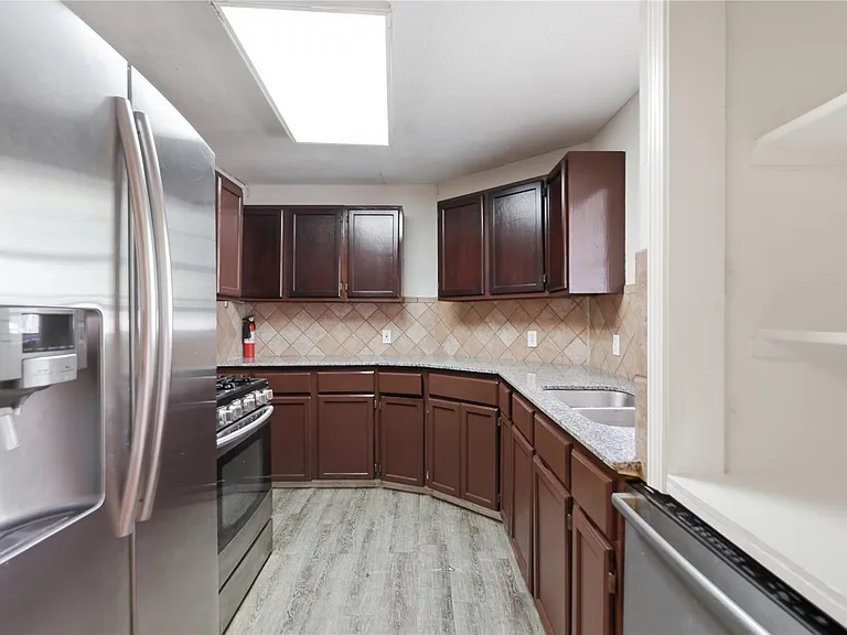 915 Vargas Rd — Photo 9