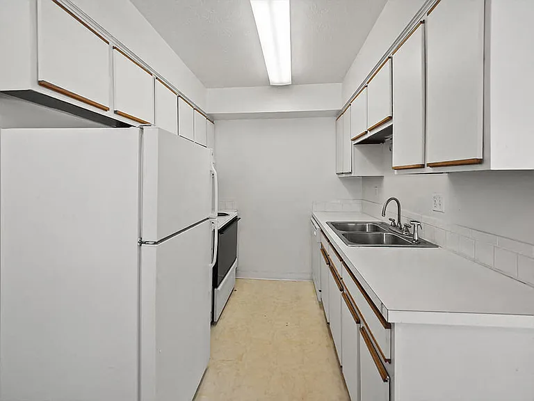 Lots of Cabinet Space!