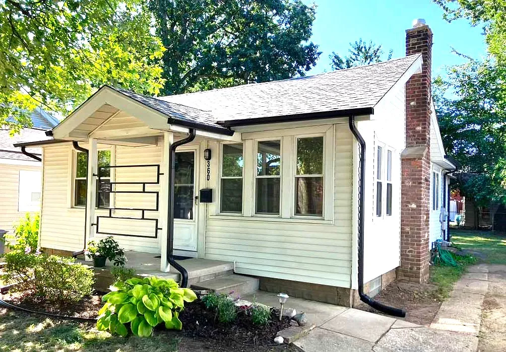 3 bed, 877 sqft, $1,700 — Photo 2