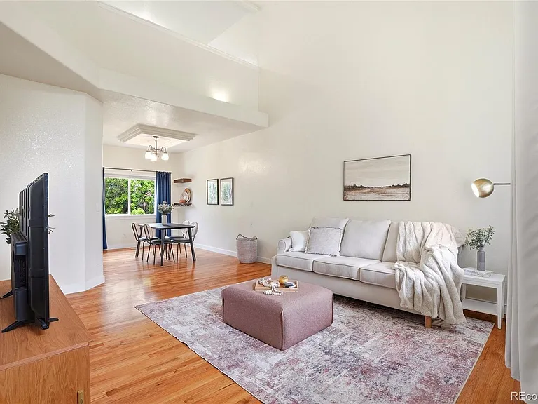 3501 S Ivanhoe St — Photo 3