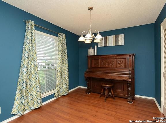 3rd image of 1407 Aylsbury Dr