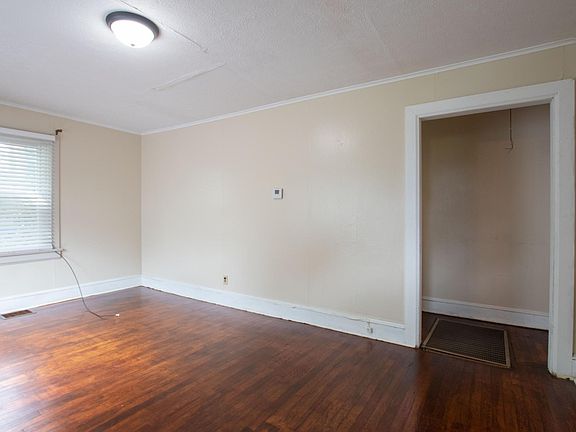 4th image of 227 Hughes St SW