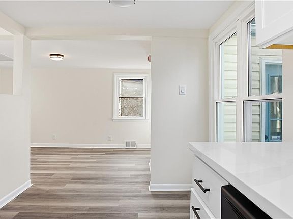 5th image of 2 Park Manor Rd