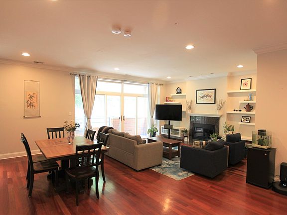 2nd image of 2424 N Southport Ave APT B
