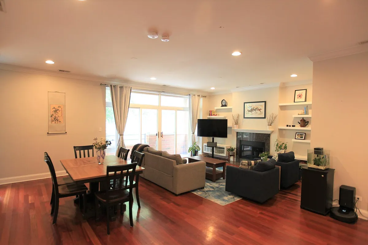 Building Photo - 2424 N Southport Ave #B