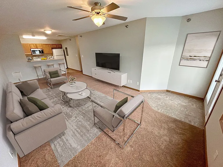 3810 Tiverton Ct — Photo 3