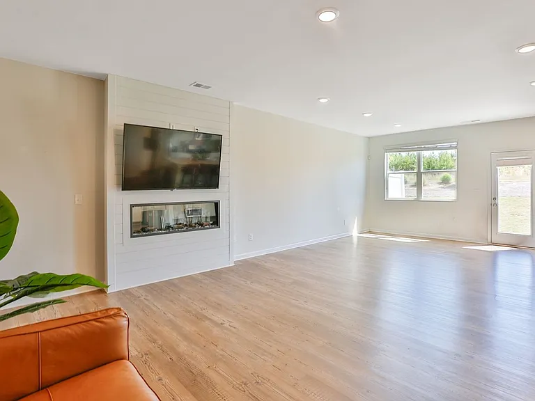 1020 Point Place Dr — Photo 8