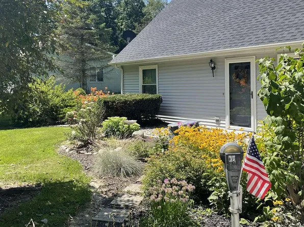 8598 E Circle Dr, Kendallville, IN 46755