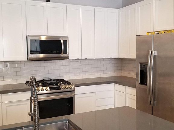 5th image of 27374 Dearborn Dr