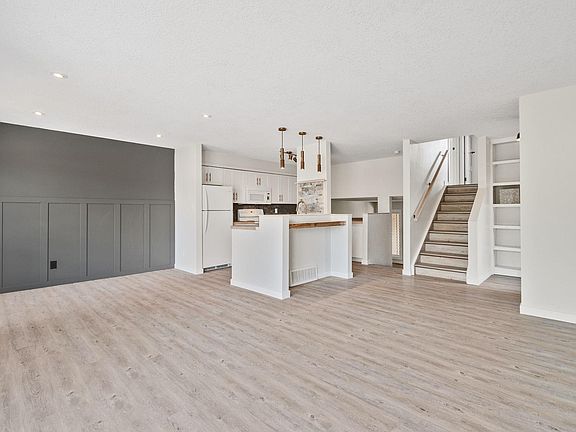 4th image of 703 Grandin Dr
