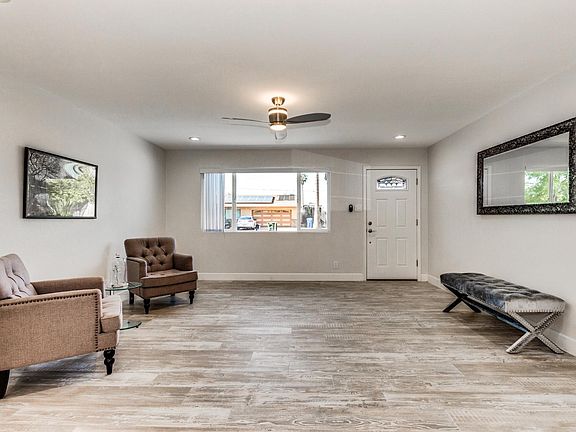 5th image of 2201 W Meadow Dr