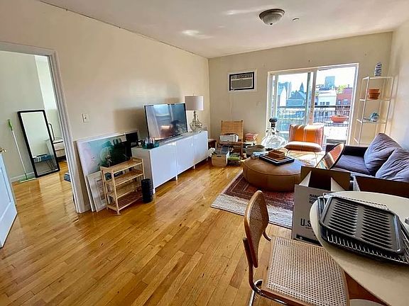 4th image of 257 15th St APT 403