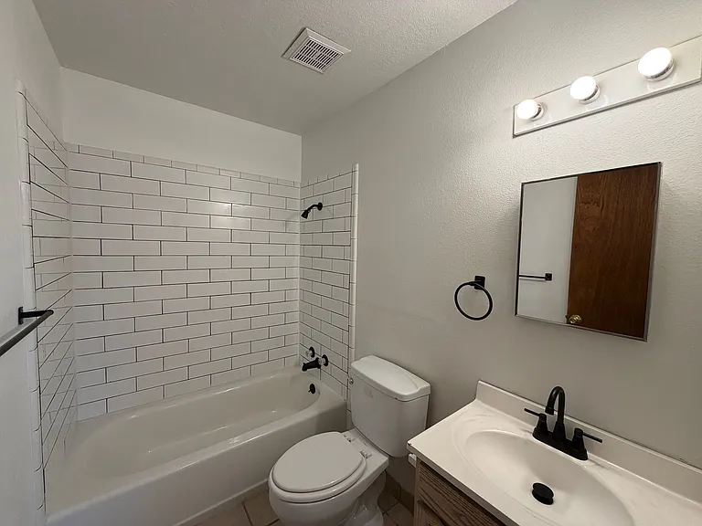 1143 De Vargas Ct SE — Photo 16