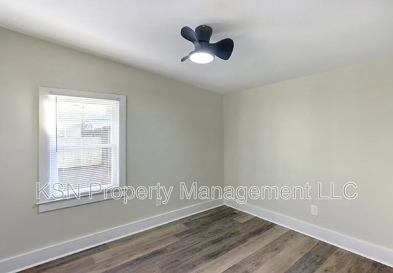 543 E Harris St — Photo 20