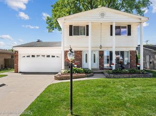 11134 Fairway Dr, Sterling Heights, MI 48312