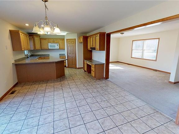 5th image of 512 W Smith St