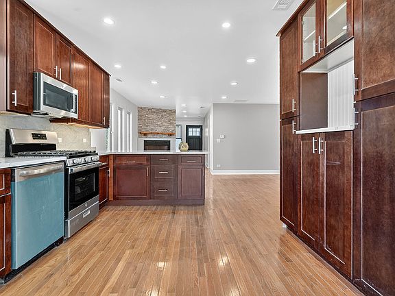 4th image of 42362 N Poplar St