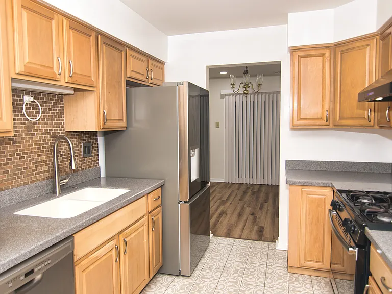 252 Hampshire Dr #252 — Photo 7